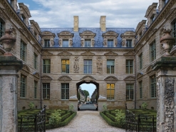 1030